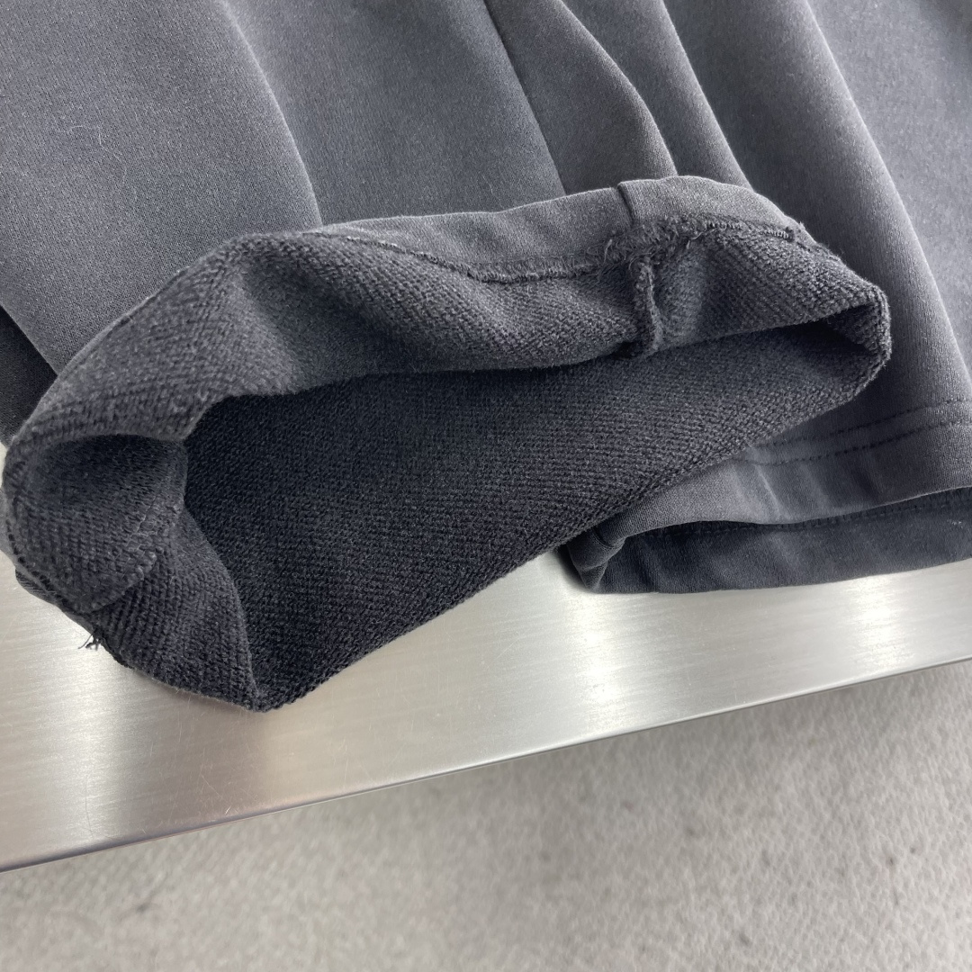 -Balenciag 双B系列‼️直筒卫裤精选400克复古做旧水洗棉，面料经过特殊处理，呈现出自然的褪色