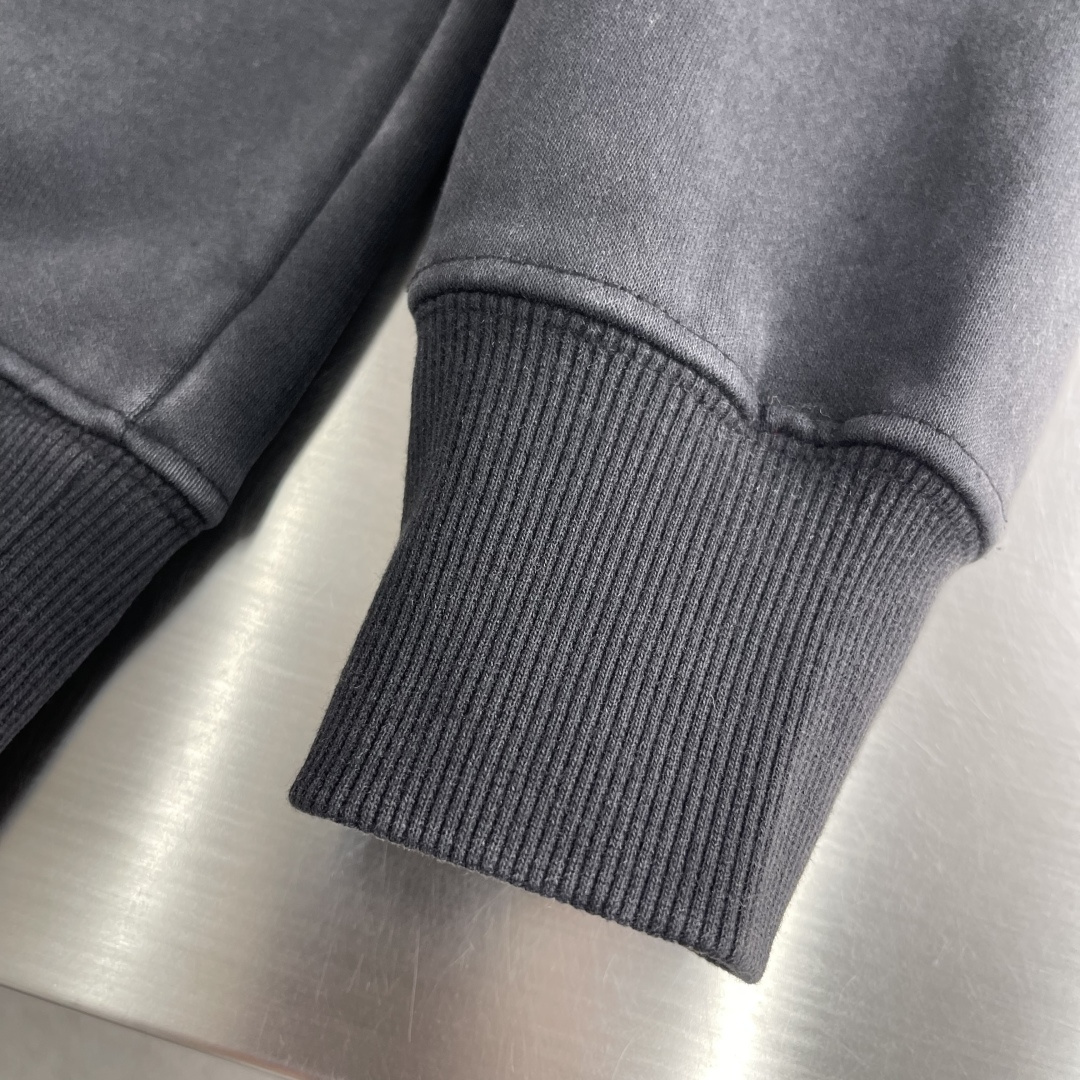 -Balenciag 双B多标识‼️圆领卫衣精选400克复古做旧水洗棉，面料经过特殊处理，呈现出自然的褪