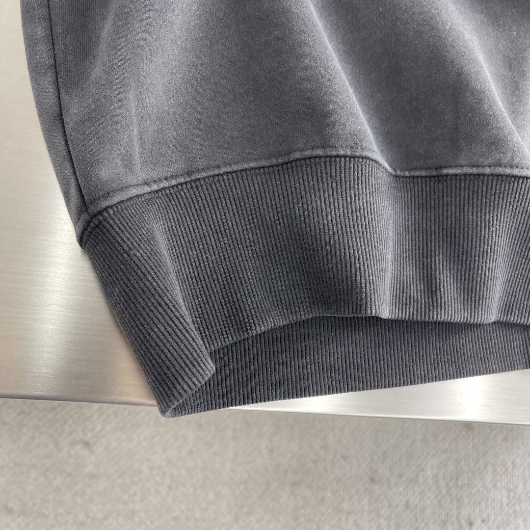 -Balenciag 双B多标识‼️圆领卫衣精选400克复古做旧水洗棉，面料经过特殊处理，呈现出自然的褪