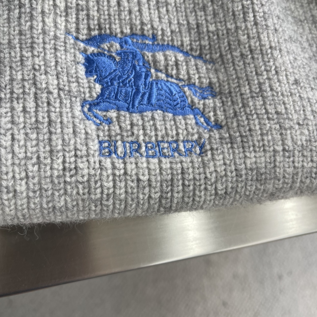 -BBR 刺绣标识圆领毛衣精选混纺优质45%腈纶29%PBT26%锦纶，是性能优良的 合成纤维混纺面料，