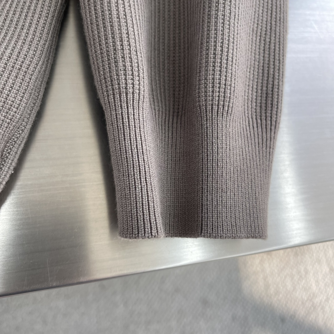 -ALO 连帽微标毛衣开衫精选混纺优质32%粘纤30%聚酯纤维20%锦纶18%天丝 是性能优良的合成纤维