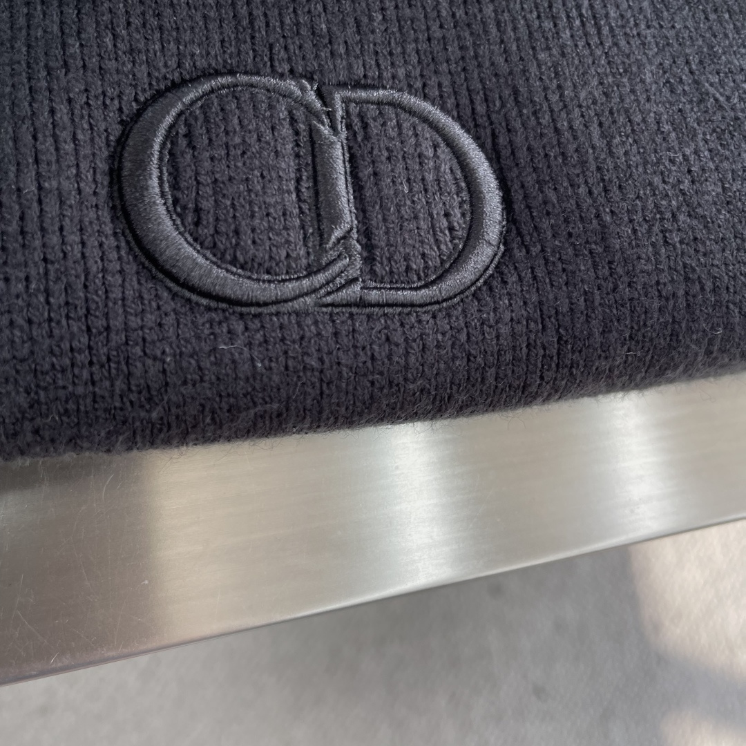 -Dio 假两件‼️开衫毛衣精选混纺优质35%抗起球腈纶30%聚酯纤维19.6%聚酯15.4%锦纶是性能