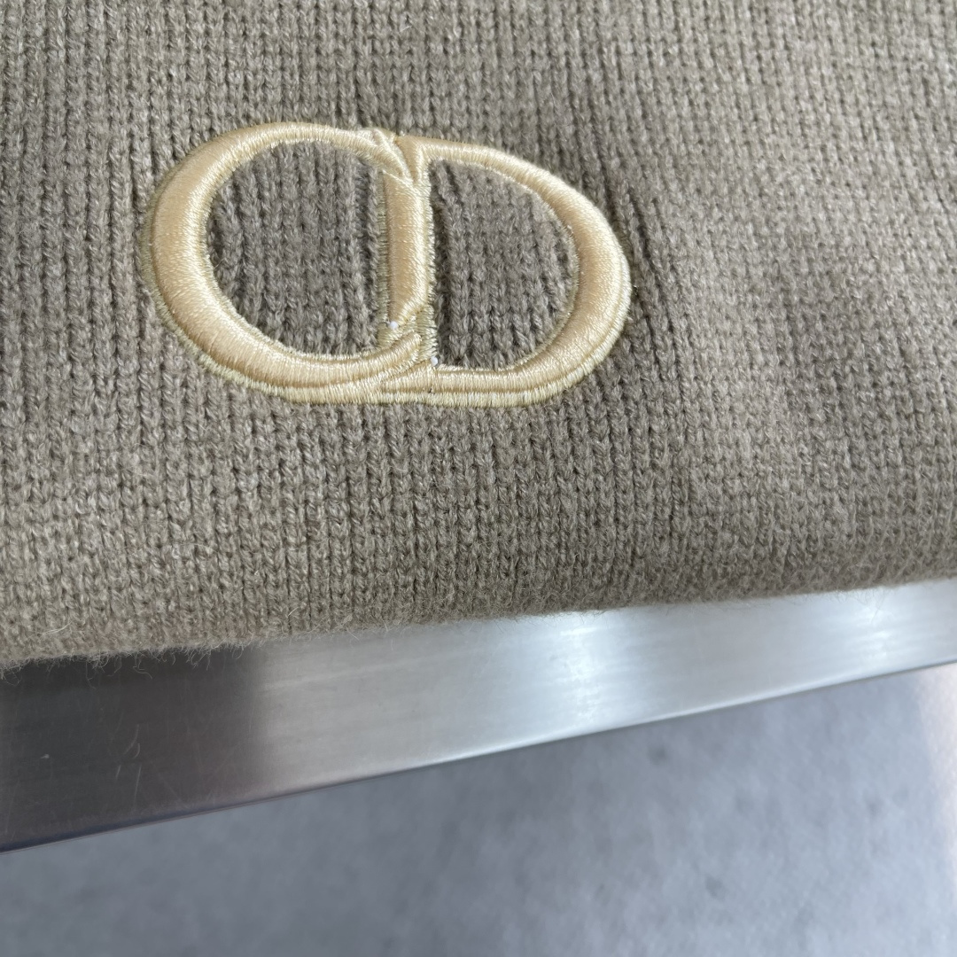 -Dio 假两件‼️开衫毛衣精选混纺优质35%抗起球腈纶30%聚酯纤维19.6%聚酯15.4%锦纶是性能