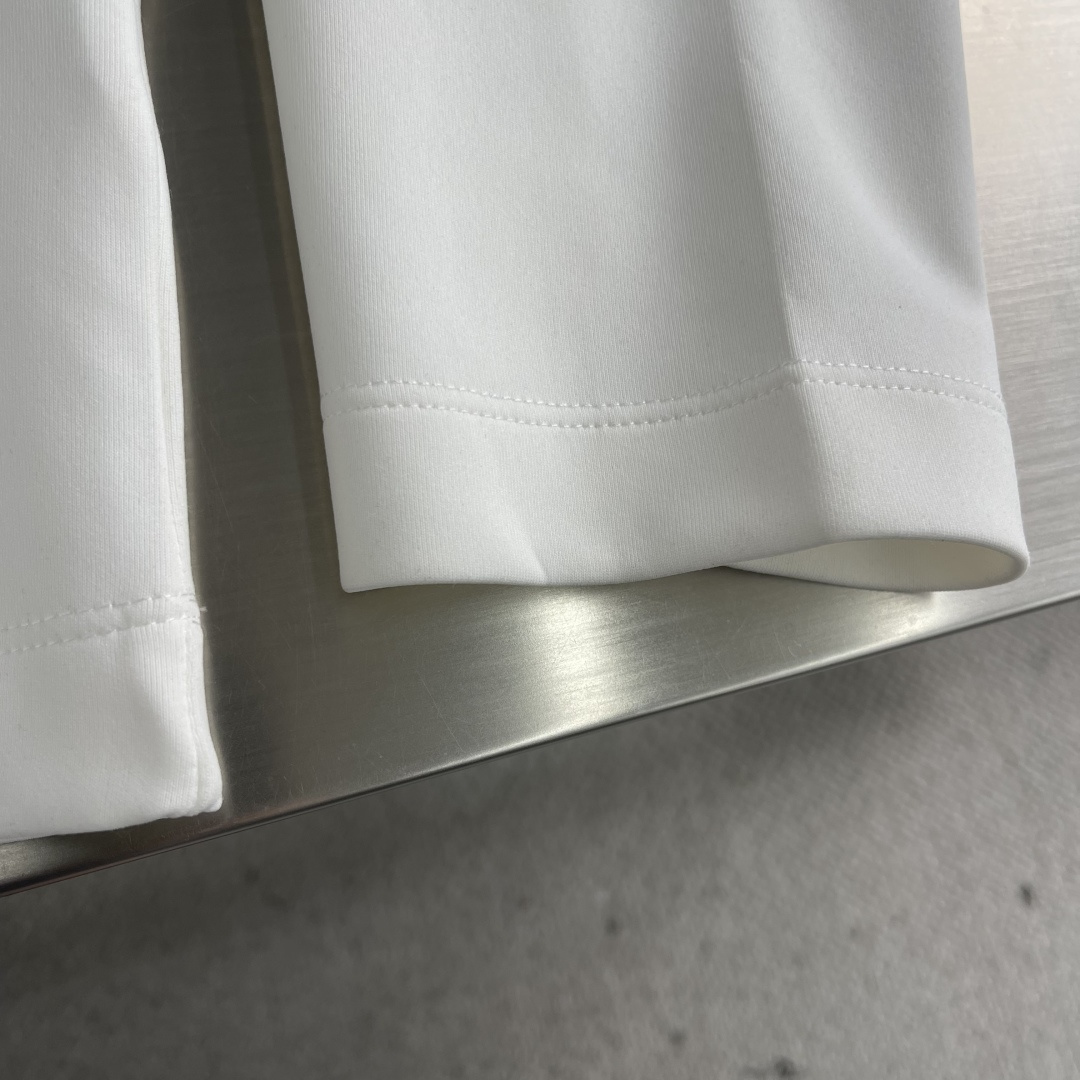 -驴牌 2025早秋圆领长袖，双层螺纹领口，肩部通肩压条，莫代尔混纺面料舒适透气 男女同款 码数：S-X