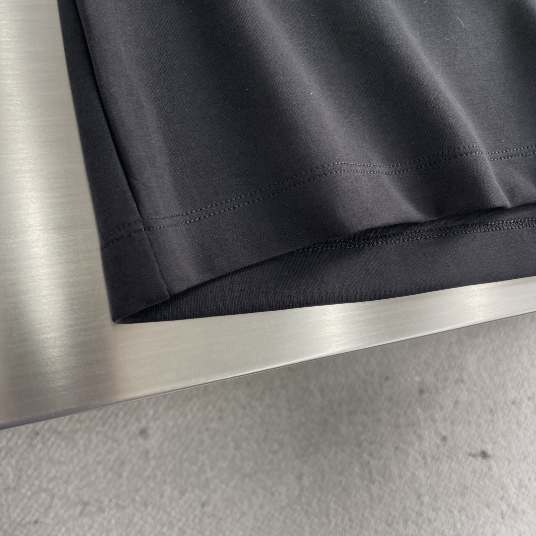 -Balenciag 25fw新款长袖T，定制植绒复合肤感硅胶，莫代尔混纺面料，软糯垂坠男女同款 码数：