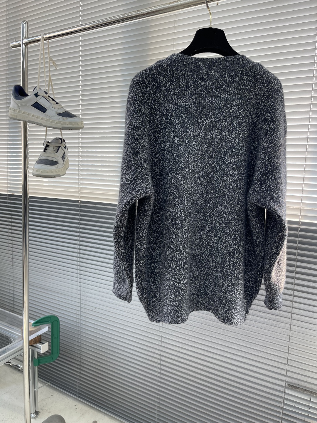 -BBR 刺绣标识圆领毛衣精选混纺优质45%腈纶29%PBT26%锦纶，是性能优良的 合成纤维混纺面料，