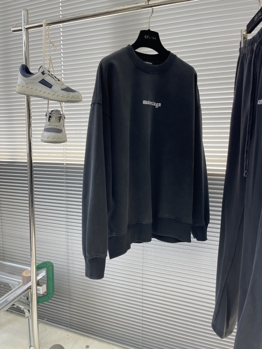 -Balenciag 双B多标识‼️圆领卫衣精选400克复古做旧水洗棉，面料经过特殊处理，呈现出自然的褪