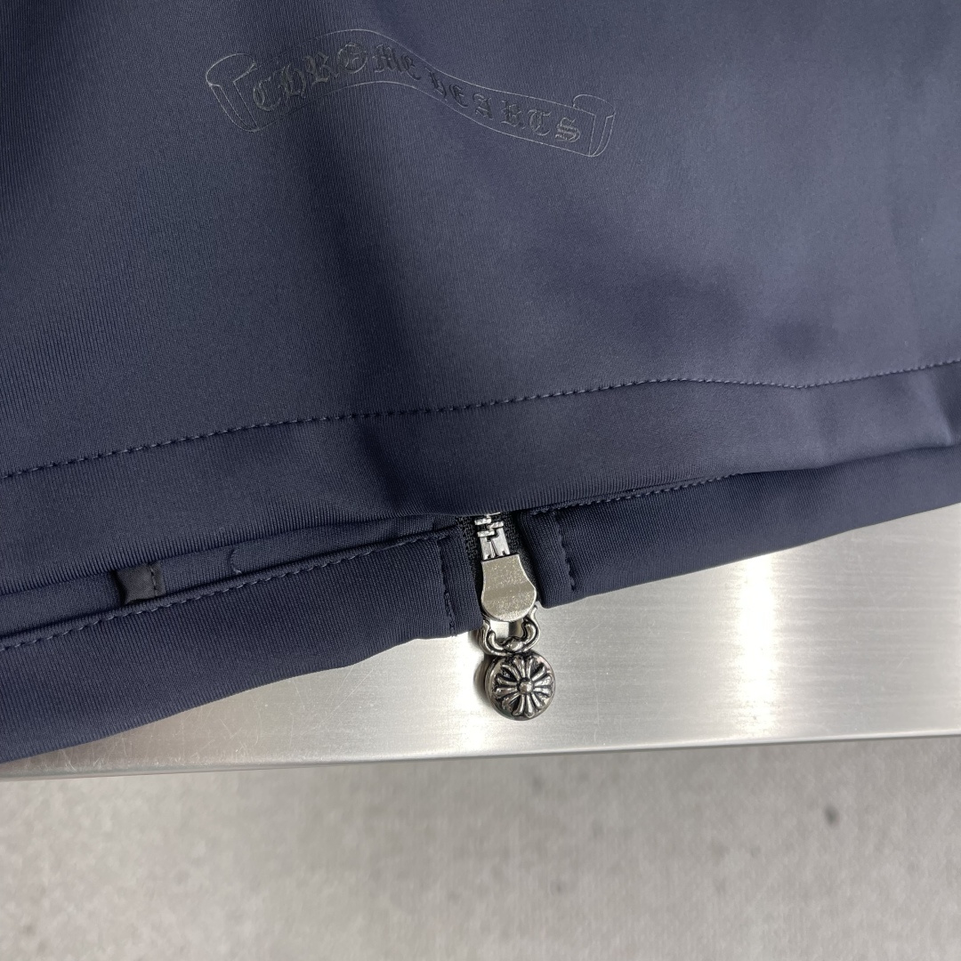 -CH 克罗心 2025秋冬最新系列时尚热款，ch最新面料轻薄戴帽卫衣宽幅立体剪裁，带来极佳的视觉效果，