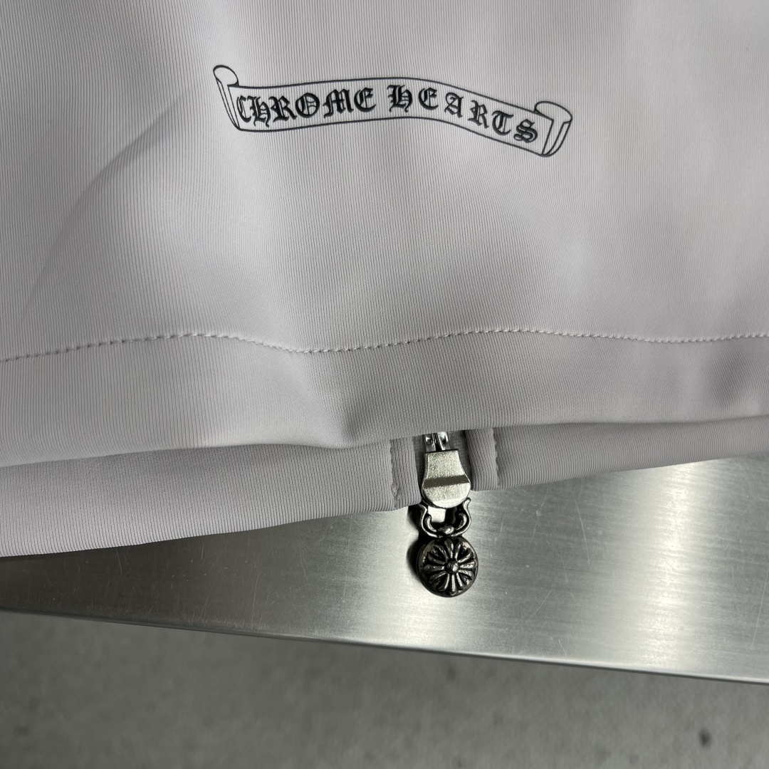 -CH 克罗心 2025秋冬最新系列时尚热款，ch最新面料轻薄戴帽卫衣宽幅立体剪裁，带来极佳的视觉效果，