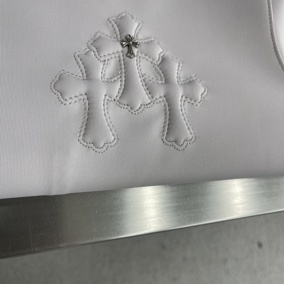 -CH 克罗心 2025秋冬最新系列时尚热款，ch最新面料轻薄戴帽卫衣宽幅立体剪裁，带来极佳的视觉效果，