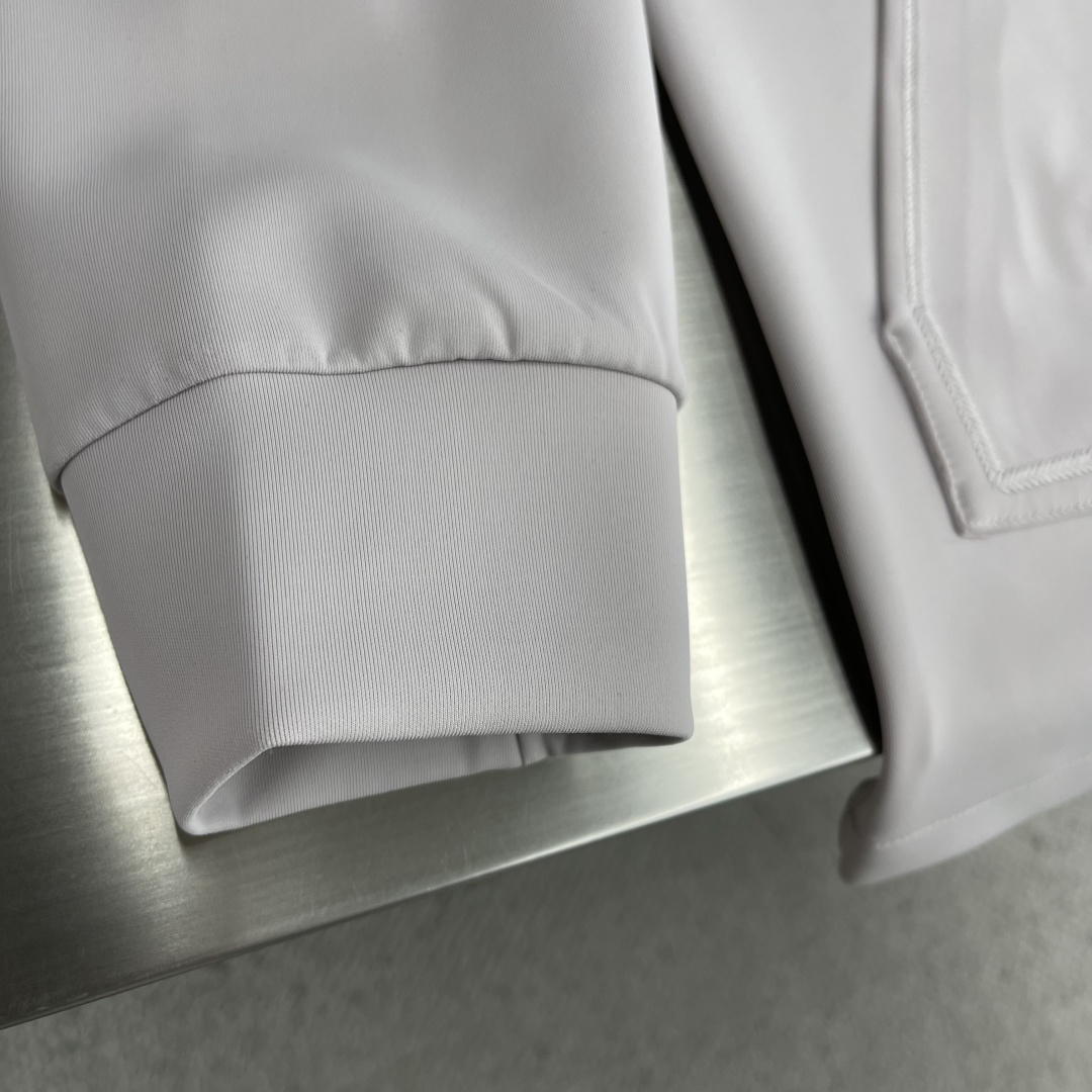 -CH 克罗心 2025秋冬最新系列时尚热款，ch最新面料轻薄戴帽卫衣宽幅立体剪裁，带来极佳的视觉效果，