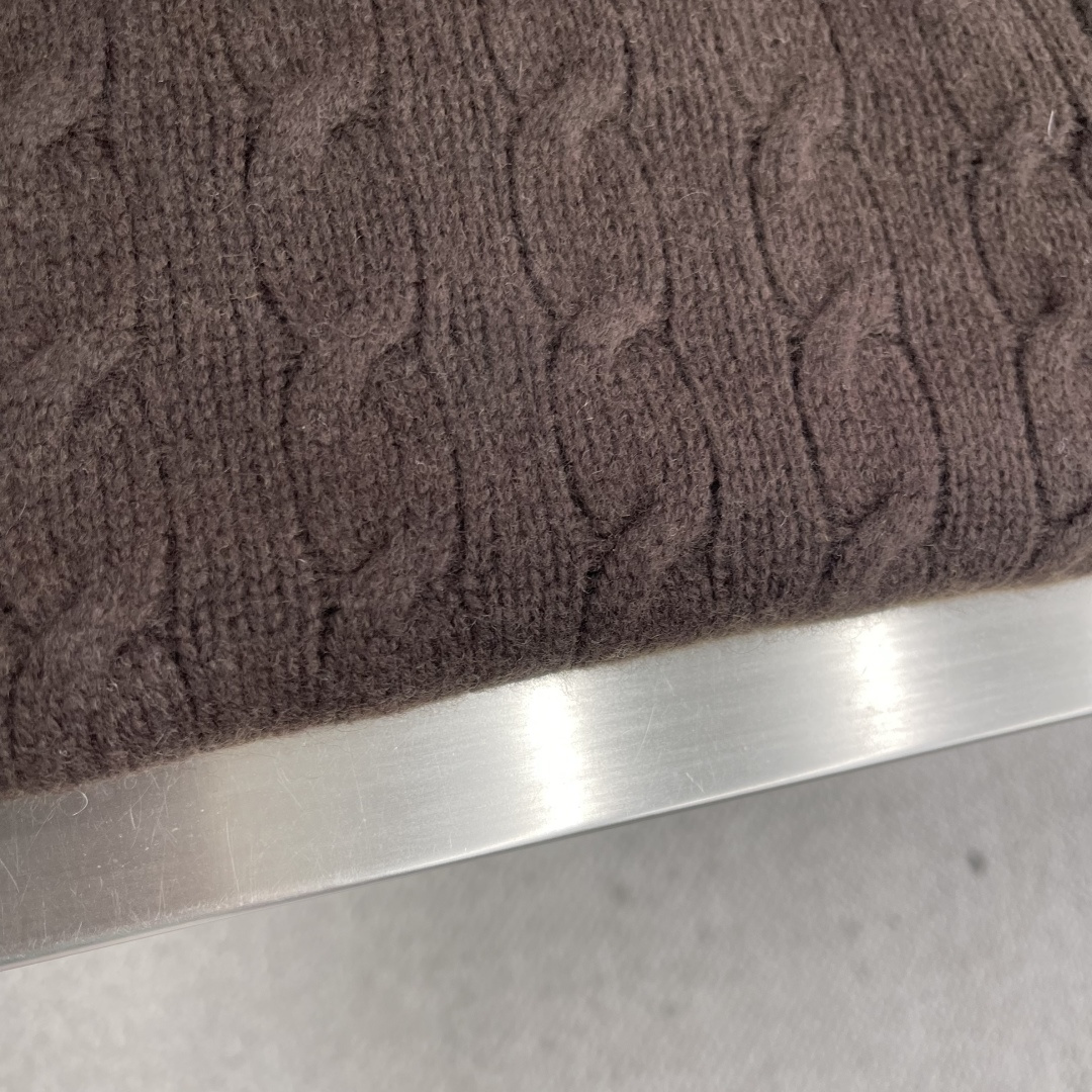 -PRAD 25ss新款纯色翻领套头长袖毛衣 男款 棕色码数：S.M.L.XL衣长65676971胸围 