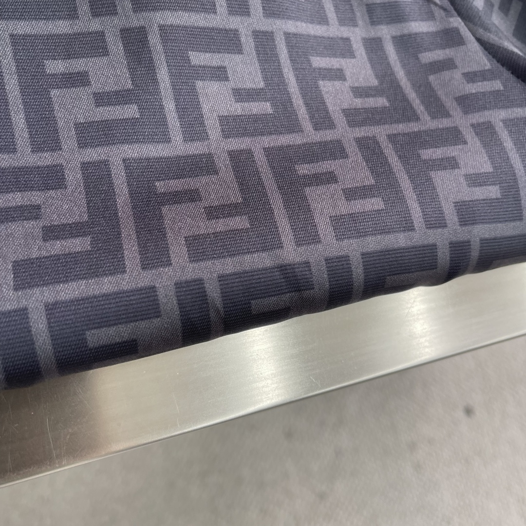 -FEND 满印FF衬衫定制莱赛尔天丝 细腻柔软 舒适贴肤 棕韵天成 奢雅无界 饰以FF字母点缀全幅 以