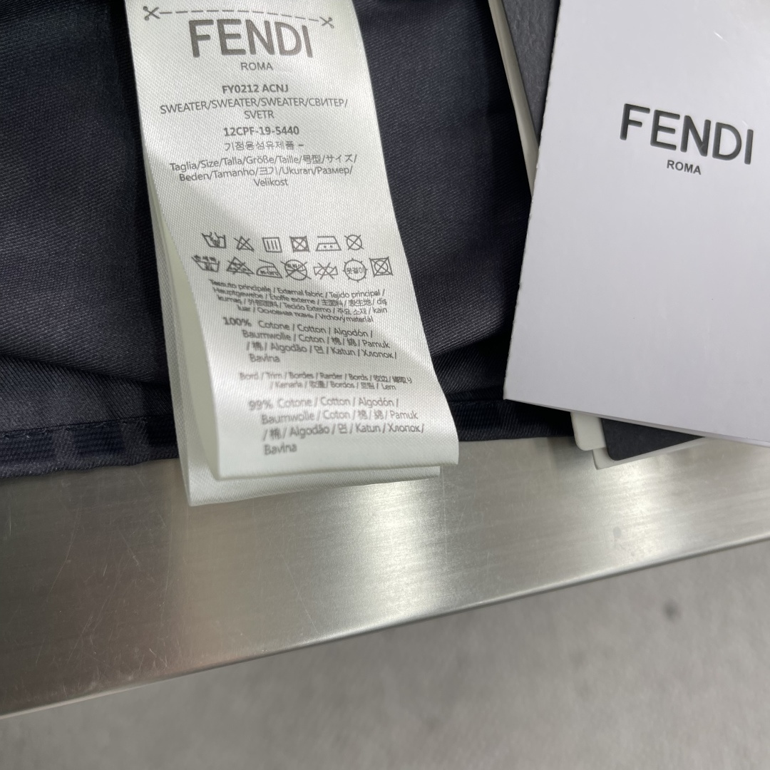 -FEND 满印FF衬衫定制莱赛尔天丝 细腻柔软 舒适贴肤 棕韵天成 奢雅无界 饰以FF字母点缀全幅 以
