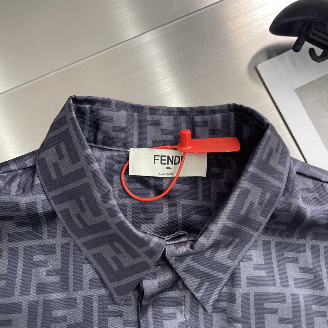 -FEND 满印FF衬衫定制莱赛尔天丝 细腻柔软 舒适贴肤 棕韵天成 奢雅无界 饰以FF字母点缀全幅 以