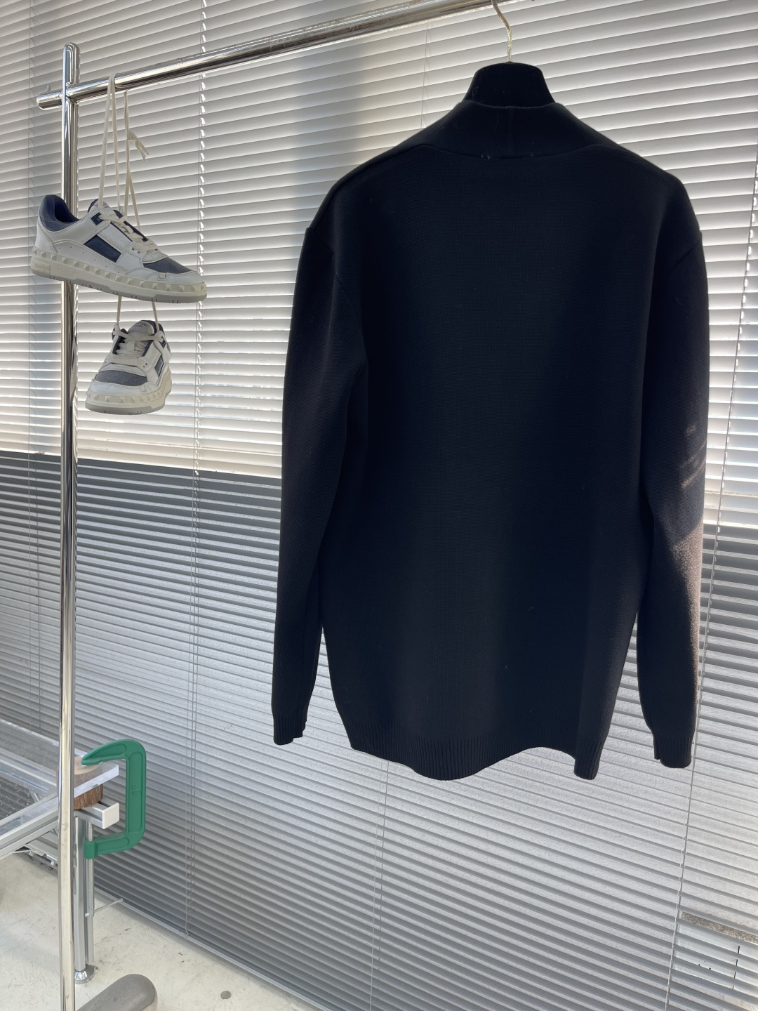 -PLAY 刺绣爱心 毛衣开衫精选72%粘胶28%聚酯纤维混纺优质莫代尔纤维毛衣 ，质地如丝般顺滑、轻盈