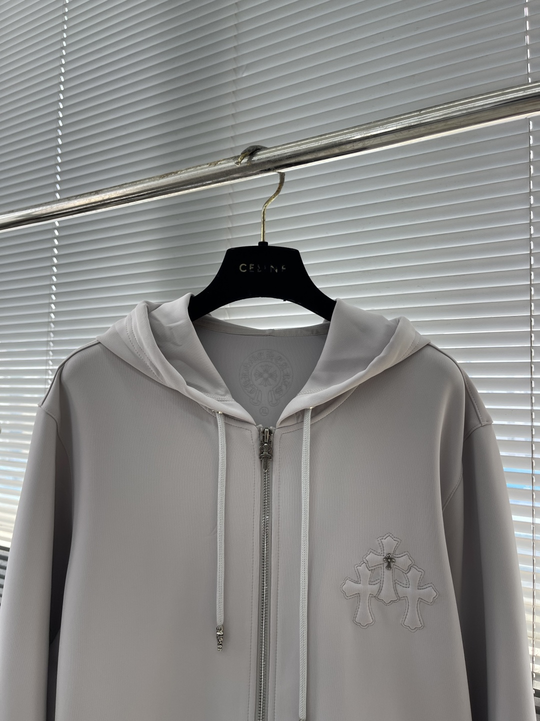 -CH 克罗心 2025秋冬最新系列时尚热款，ch最新面料轻薄戴帽卫衣宽幅立体剪裁，带来极佳的视觉效果，