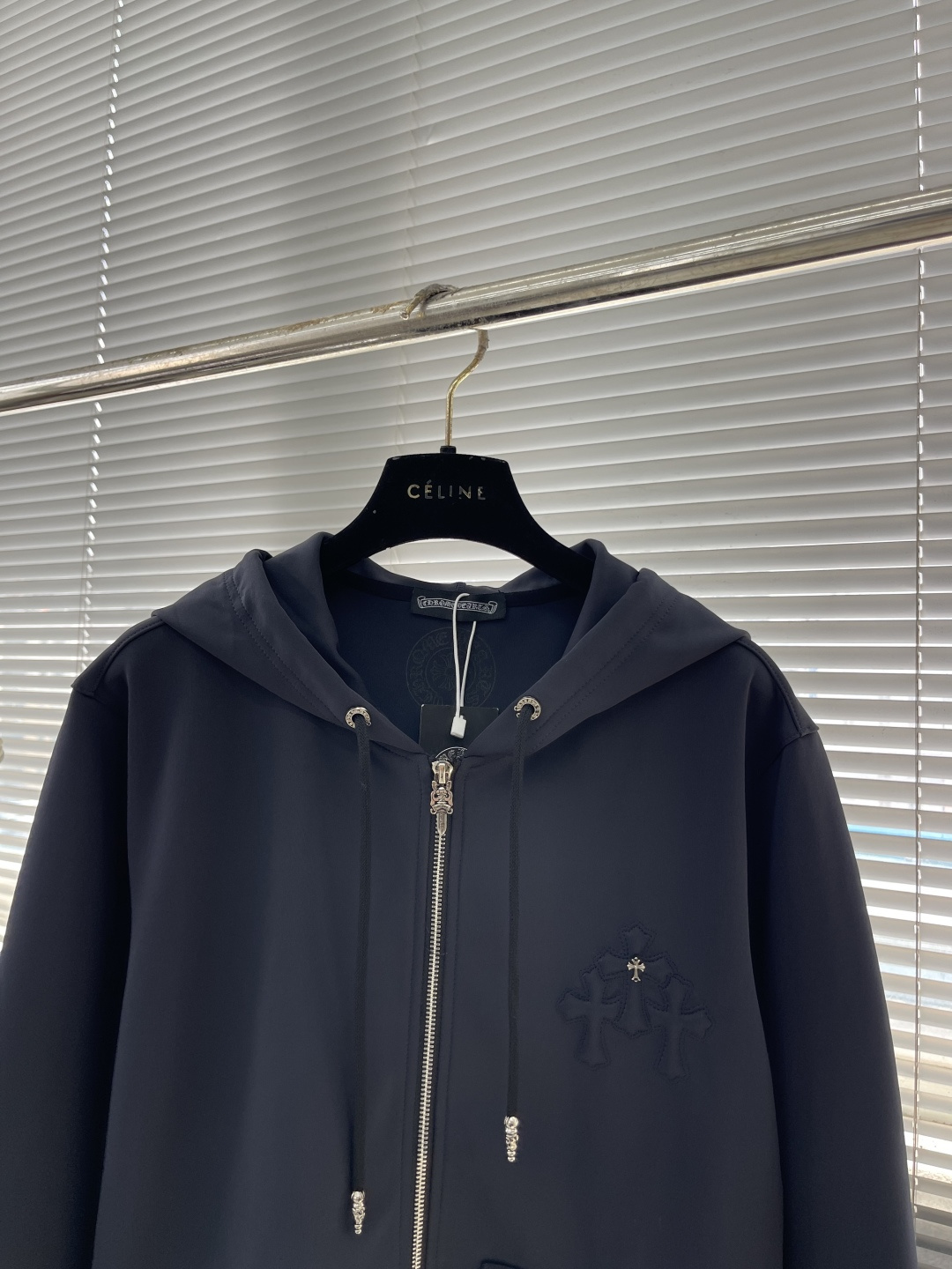 -CH 克罗心 2025秋冬最新系列时尚热款，ch最新面料轻薄戴帽卫衣宽幅立体剪裁，带来极佳的视觉效果，