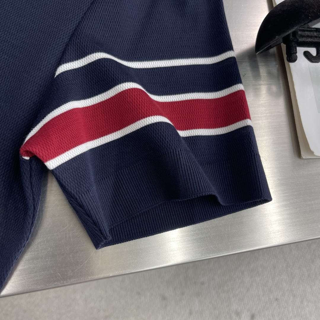-KITON 25SS春夏新款科技纤维混纺针织翻领短Tee,臂袖三色织带嵌花针织短袖Polo衫!贸易公司