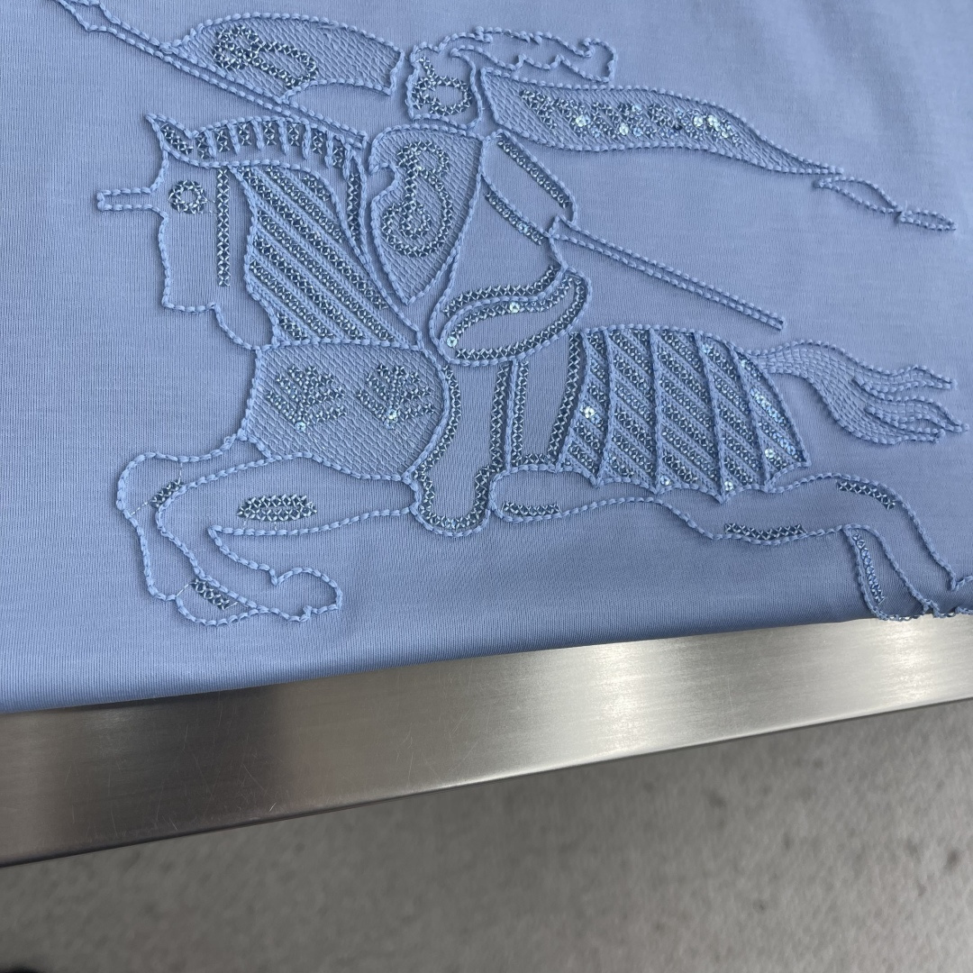 -BBR 100%纯正血统品质，2025春夏新品战马刺绣标识男士商务休闲简约圆领短袖T恤！颇具法式风格的