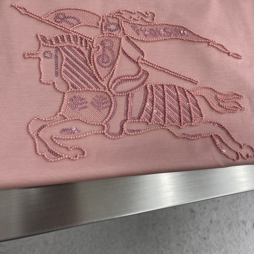 -BBR 100%纯正血统品质，2025春夏新品战马刺绣标识男士商务休闲简约圆领短袖T恤！颇具法式风格的