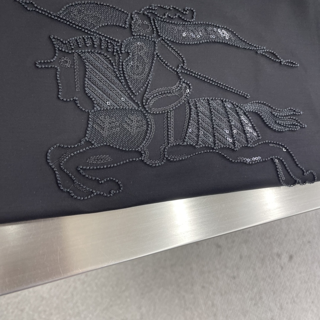 -BBR 100%纯正血统品质，2025春夏新品战马刺绣标识男士商务休闲简约圆领短袖T恤！颇具法式风格的