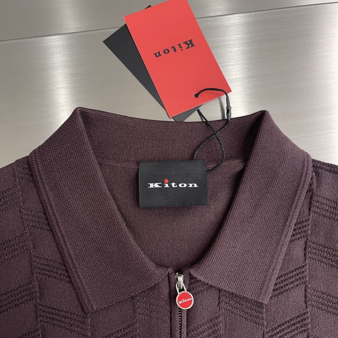 -KITON 25SS春夏新款科技纤维混纺针织翻领短Tee,男士红标拉链门襟斜条纹嵌花针织短袖Polo衫