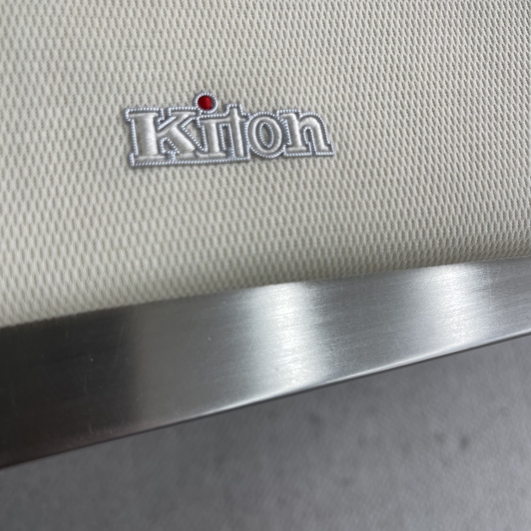 -KITON 25SS春夏新款科技纤维混纺针织翻领短Tee,臂袖三色织带嵌花针织短袖Polo衫!贸易公司
