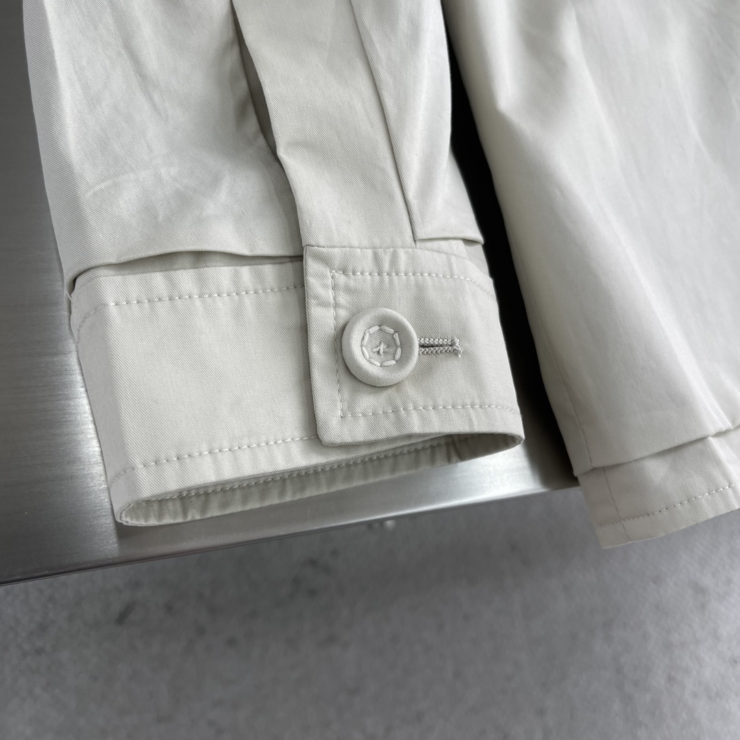 -Dio 2025秋冬新款双面穿着夹克外套选用100%进口西班牙贡缎棉纱线，辅以特殊的水洗刺布工艺，让面