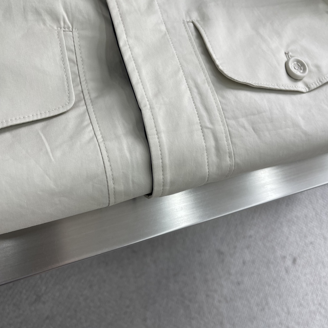 -Dio 2025秋冬新款双面穿着夹克外套选用100%进口西班牙贡缎棉纱线，辅以特殊的水洗刺布工艺，让面