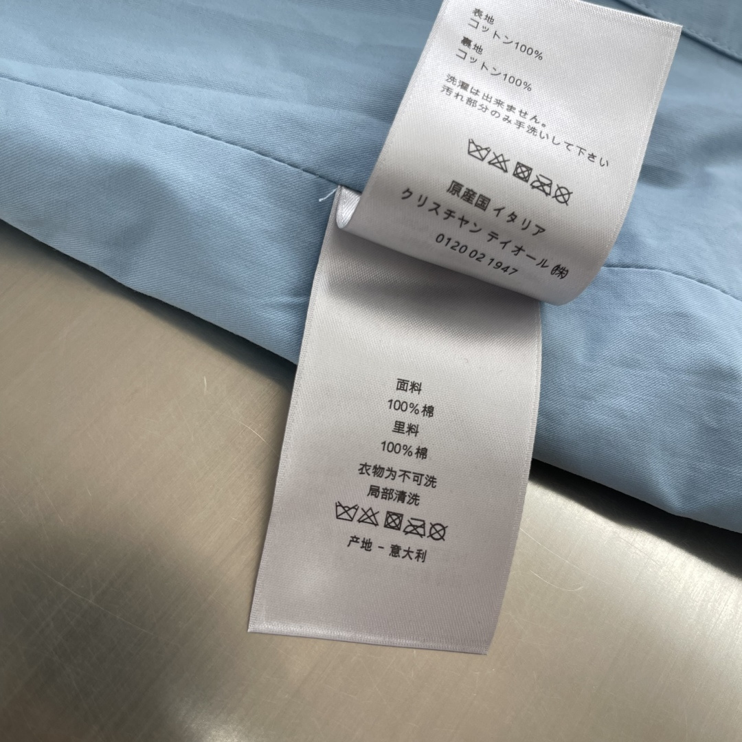 -Dio 2025秋冬新款双面穿着夹克外套选用100%进口西班牙贡缎棉纱线，辅以特殊的水洗刺布工艺，让面