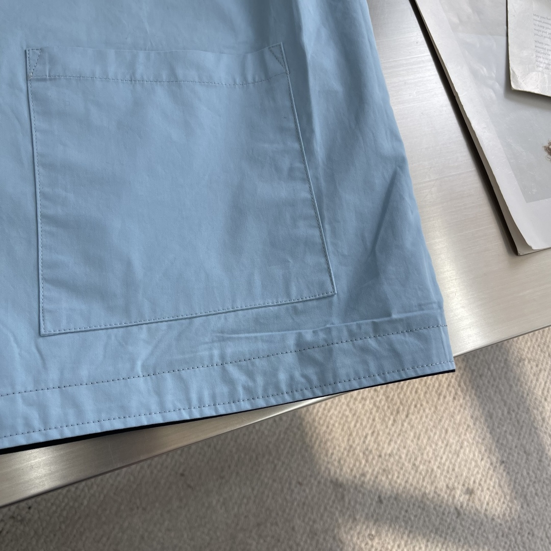 -Dio 2025秋冬新款双面穿着夹克外套选用100%进口西班牙贡缎棉纱线，辅以特殊的水洗刺布工艺，让面