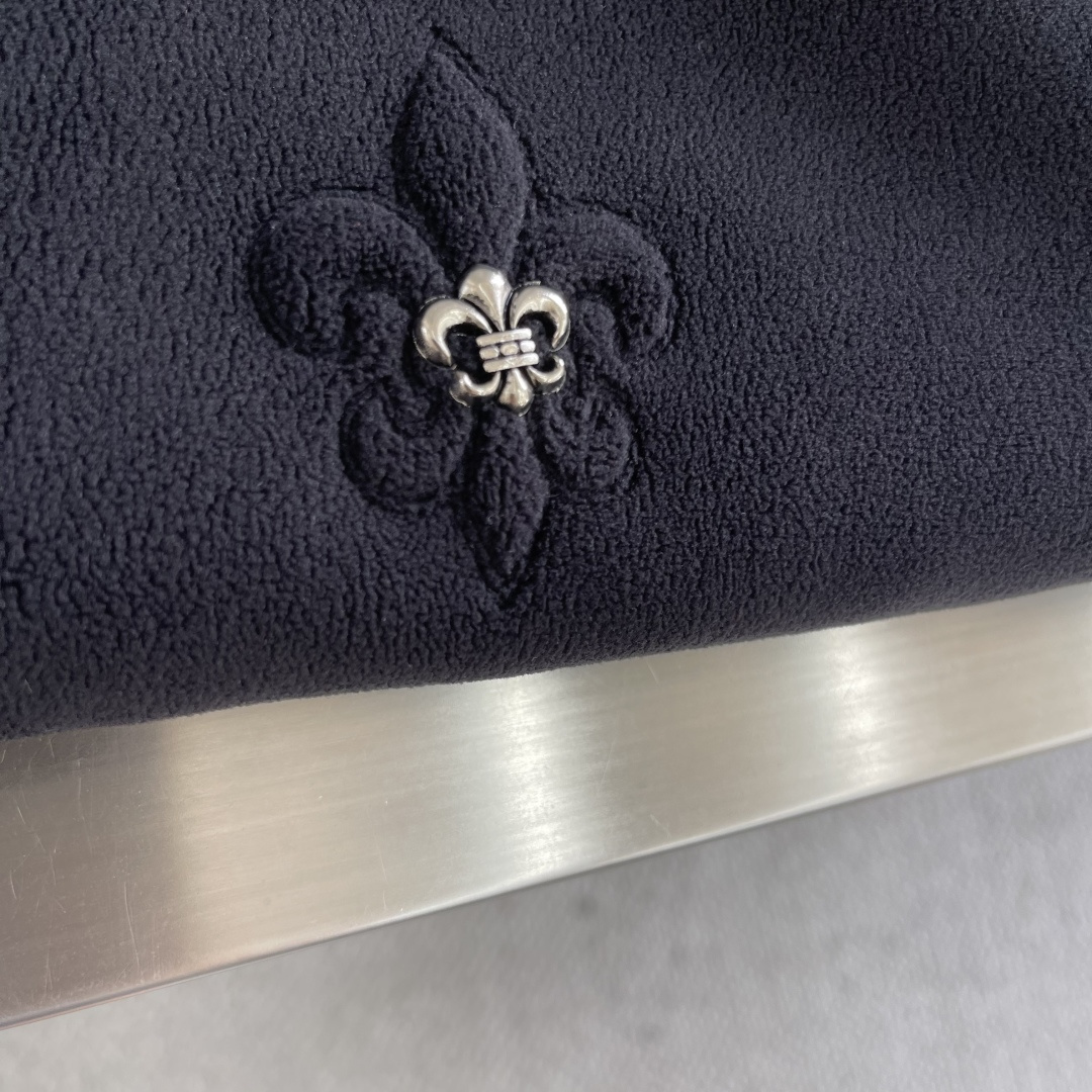 -CH 克罗心 25秋冬新款系列爆版再现 回圈摇粒绒底面料、松版连帽型、正面飾有曼徳拉草刺绣、抽绳连帽衣