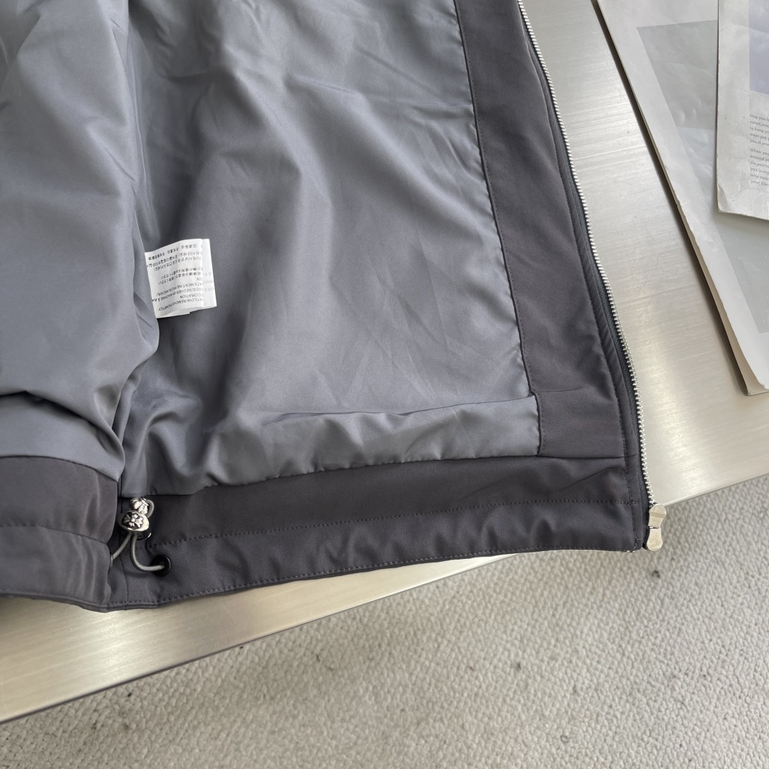 -CH 克罗心 25秋冬新款系列爆版再现 回圈摇粒绒底面料、松版连帽型、正面飾有曼徳拉草刺绣、抽绳连帽衣