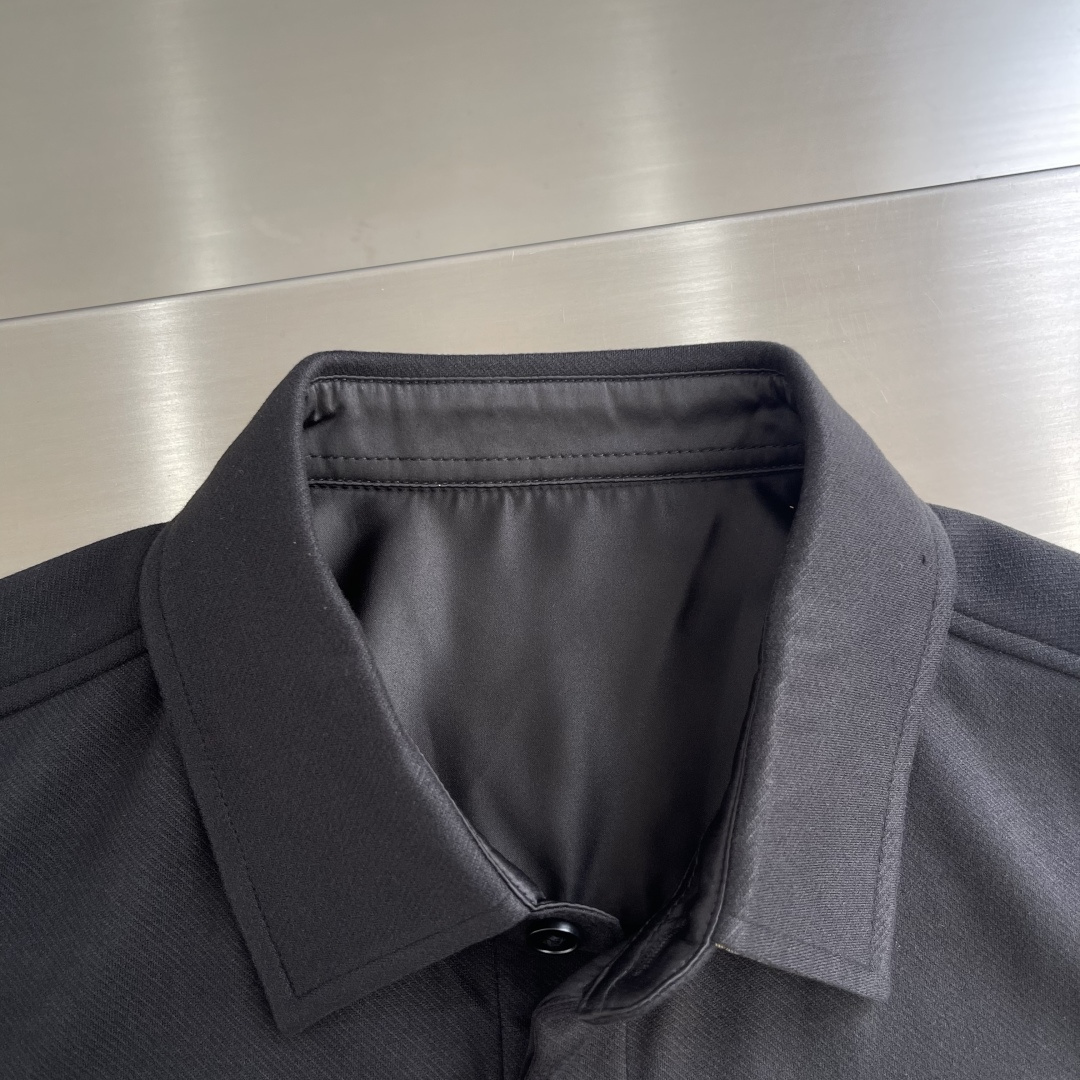 -BBR 2025秋冬新品双色长袖衬衣低调登场 定制粗肌理面料，89%宝丽特＋8%氨纶纤维，特殊材质碰撞