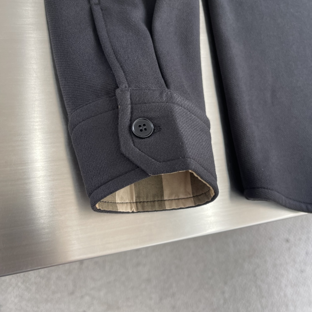 -BBR 2025秋冬新品双色长袖衬衣低调登场 定制粗肌理面料，89%宝丽特＋8%氨纶纤维，特殊材质碰撞