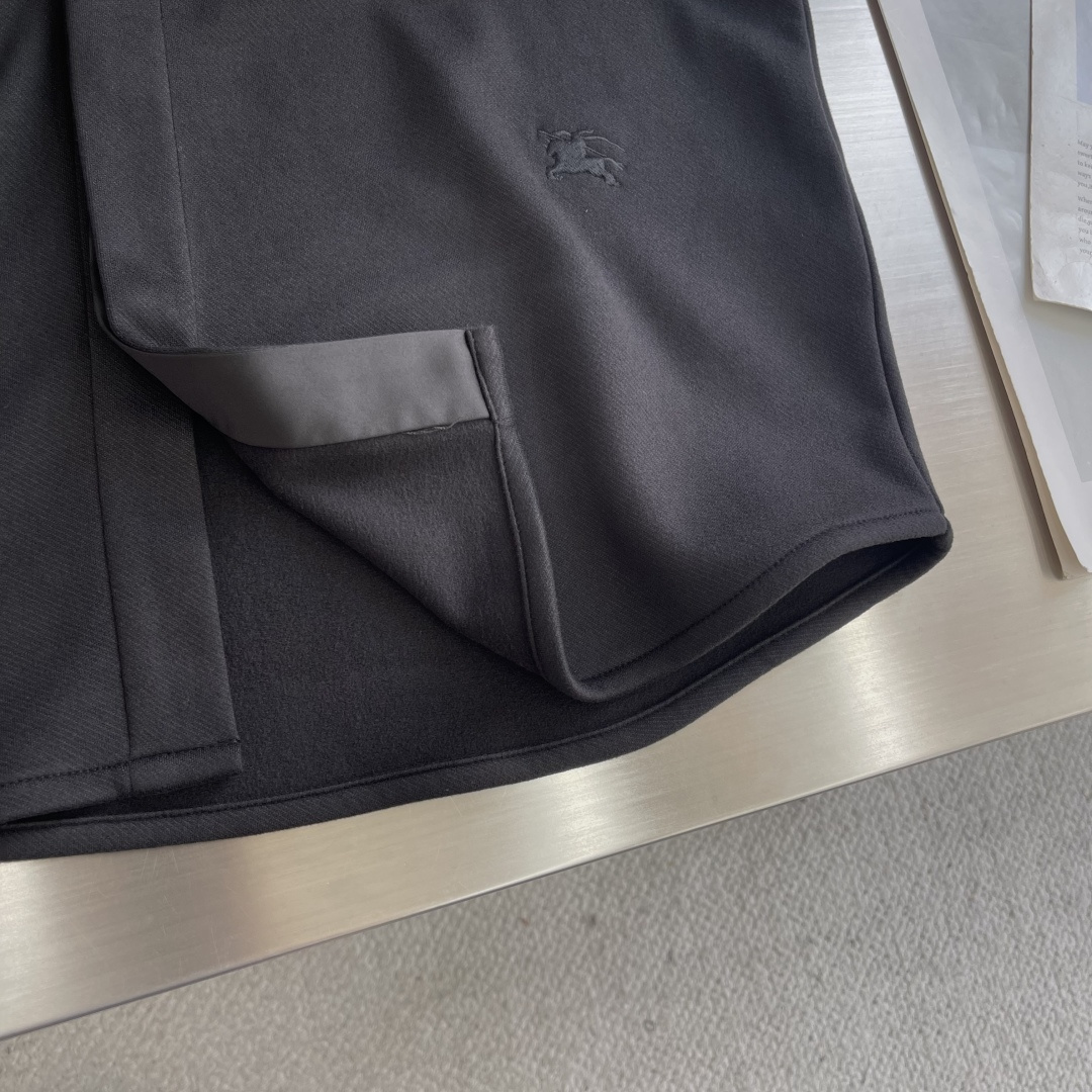 -BBR 2025秋冬新品双色长袖衬衣低调登场 定制粗肌理面料，89%宝丽特＋8%氨纶纤维，特殊材质碰撞