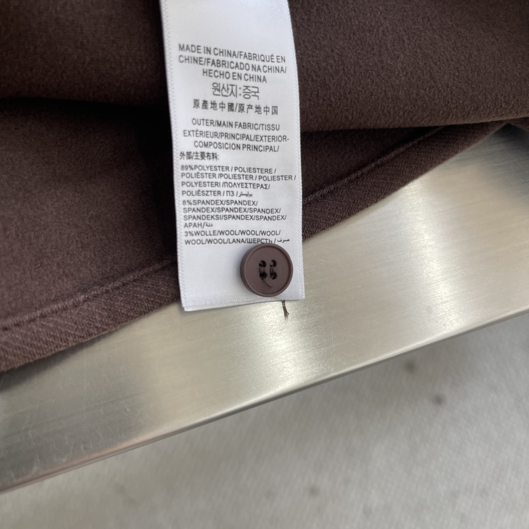 -BBR 2025秋冬新品双色长袖衬衣低调登场 定制粗肌理面料，89%宝丽特＋8%氨纶纤维，特殊材质碰撞