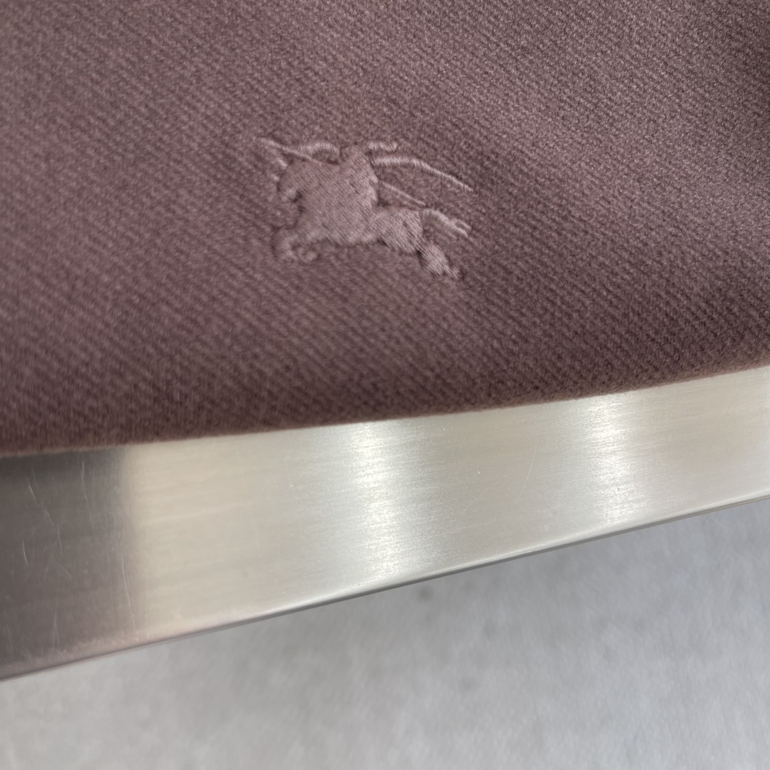 -BBR 2025秋冬新品双色长袖衬衣低调登场 定制粗肌理面料，89%宝丽特＋8%氨纶纤维，特殊材质碰撞