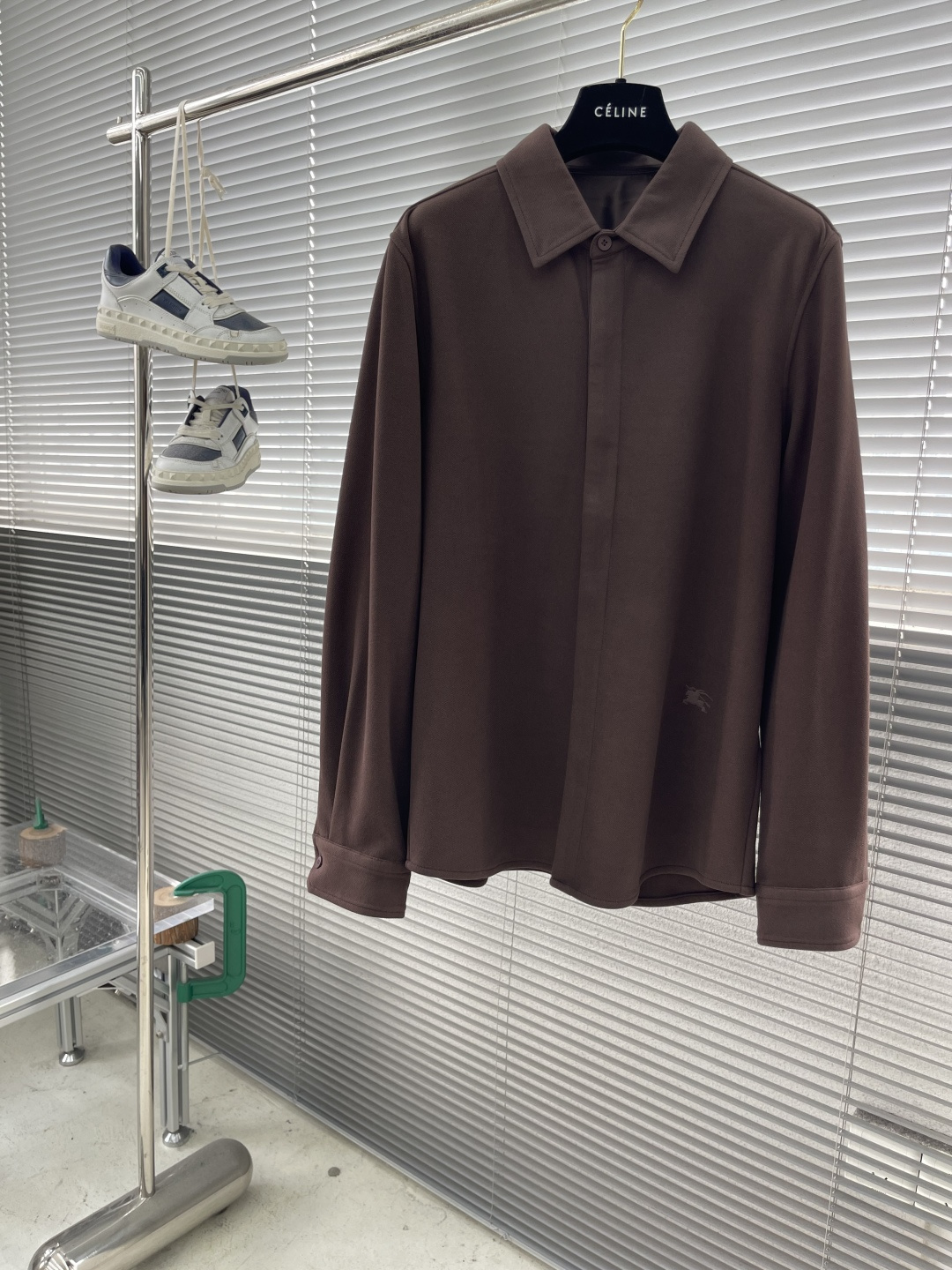 -BBR 2025秋冬新品双色长袖衬衣低调登场 定制粗肌理面料，89%宝丽特＋8%氨纶纤维，特殊材质碰撞