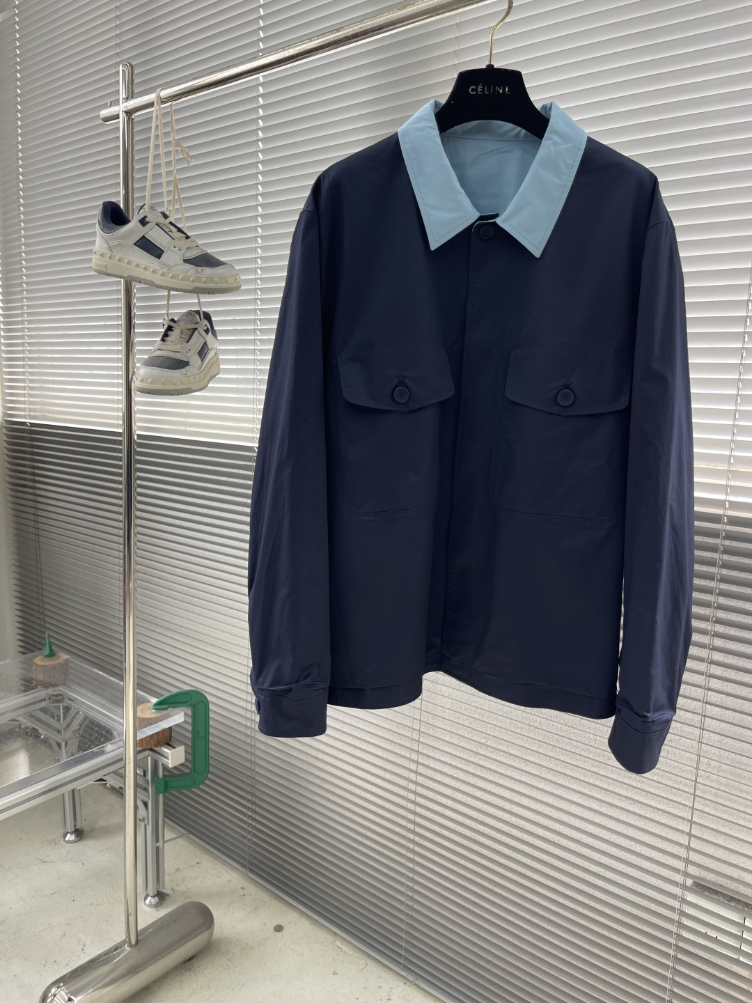 -Dio 2025秋冬新款双面穿着夹克外套选用100%进口西班牙贡缎棉纱线，辅以特殊的水洗刺布工艺，让面