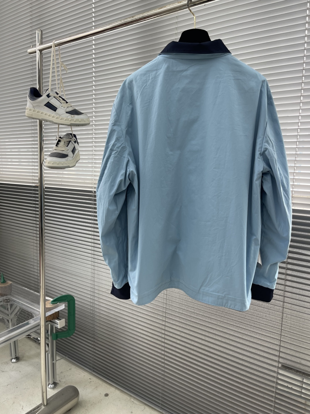 -Dio 2025秋冬新款双面穿着夹克外套选用100%进口西班牙贡缎棉纱线，辅以特殊的水洗刺布工艺，让面