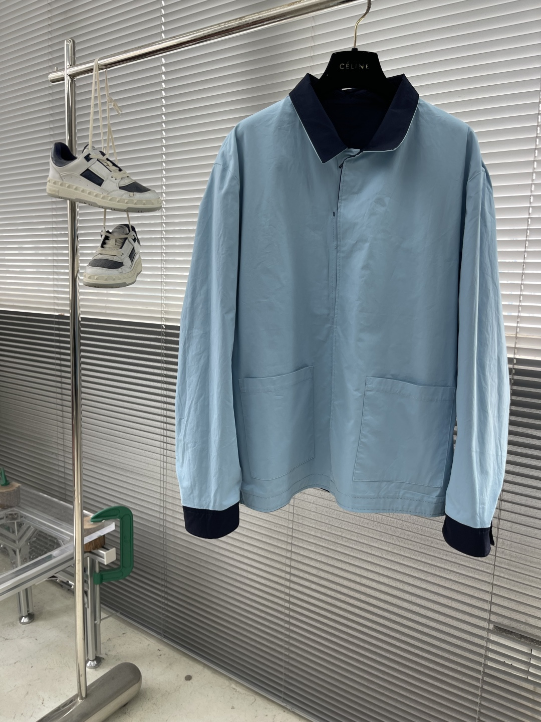 -Dio 2025秋冬新款双面穿着夹克外套选用100%进口西班牙贡缎棉纱线，辅以特殊的水洗刺布工艺，让面