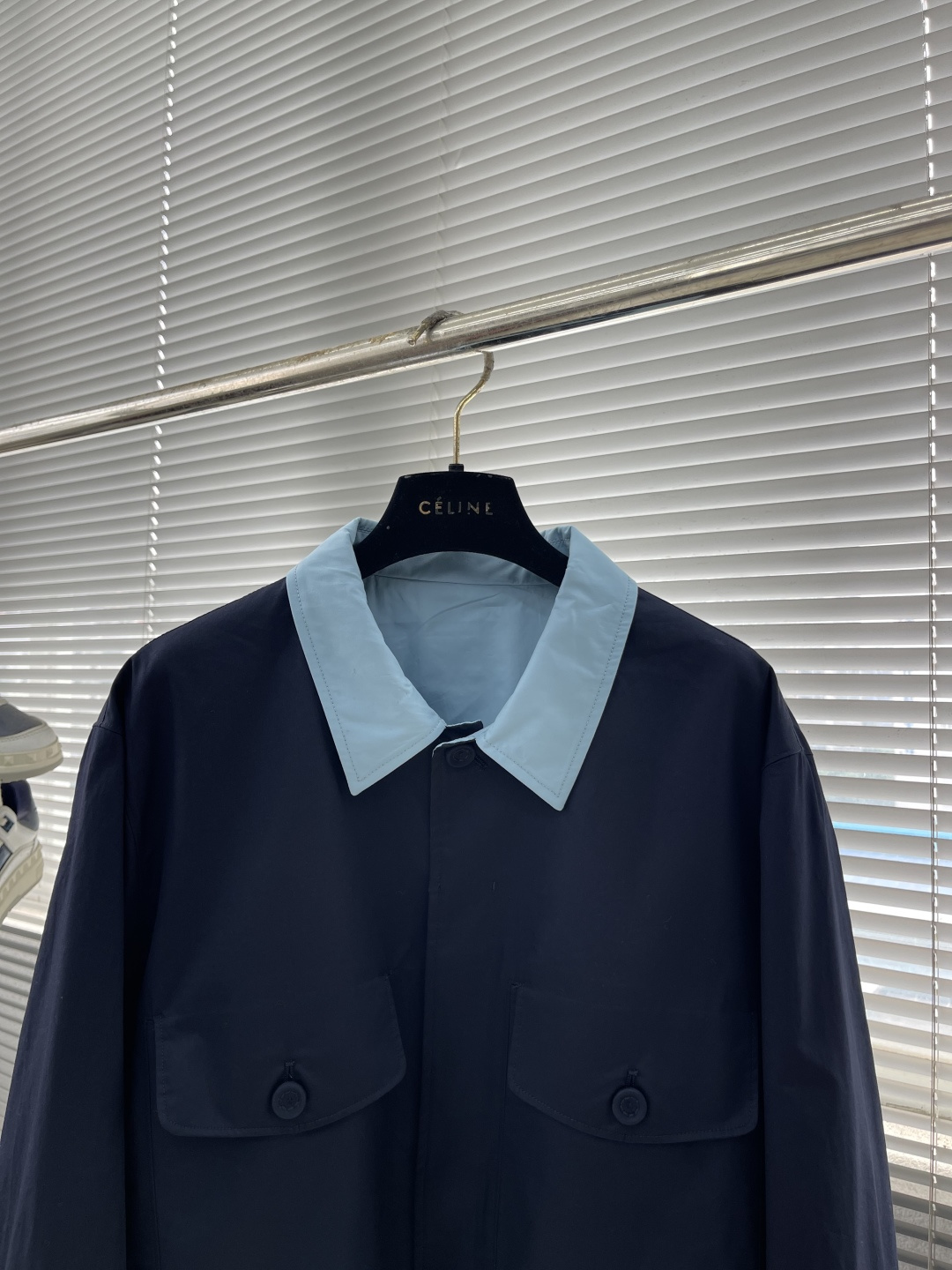 -Dio 2025秋冬新款双面穿着夹克外套选用100%进口西班牙贡缎棉纱线，辅以特殊的水洗刺布工艺，让面