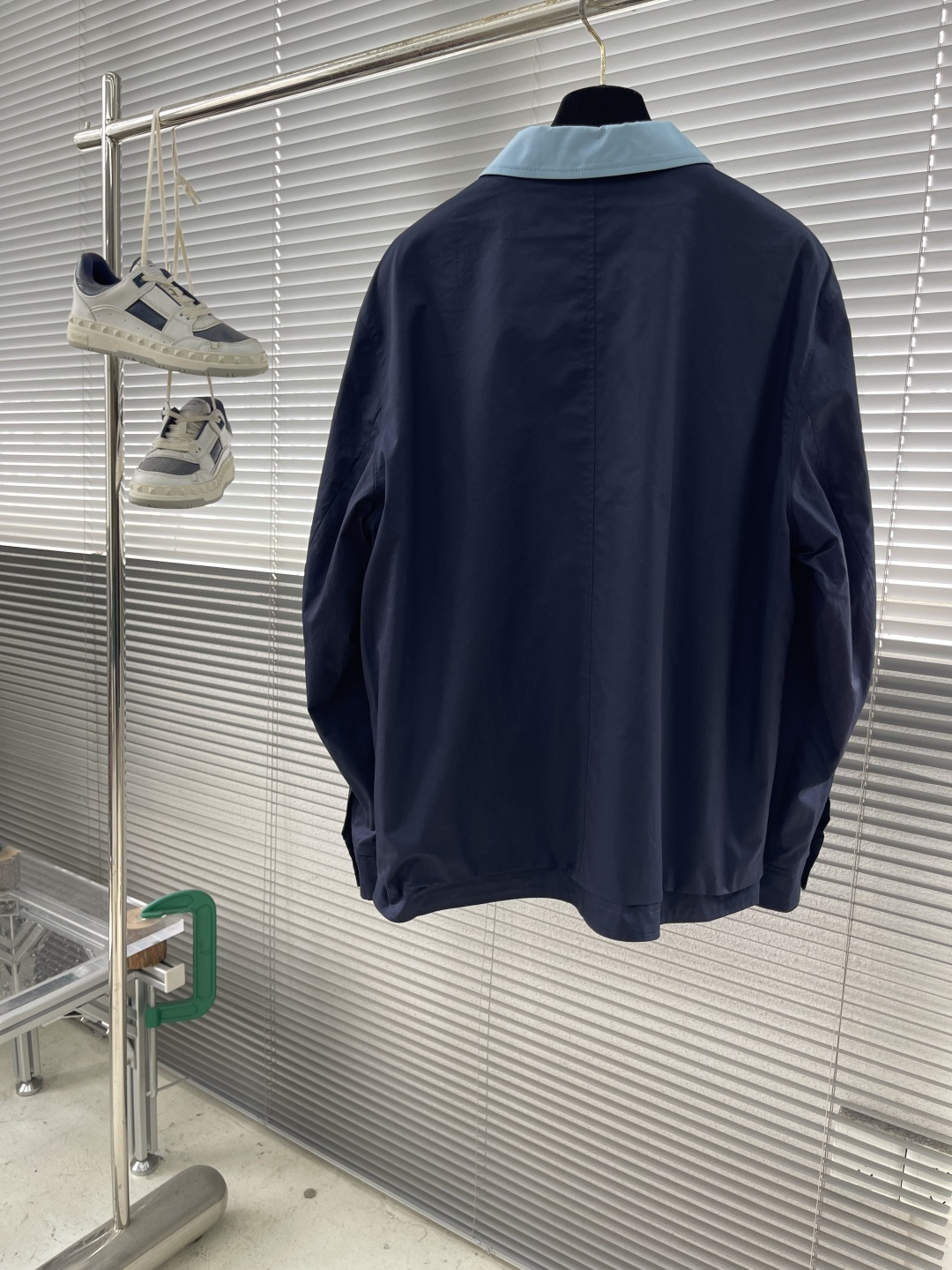 -Dio 2025秋冬新款双面穿着夹克外套选用100%进口西班牙贡缎棉纱线，辅以特殊的水洗刺布工艺，让面