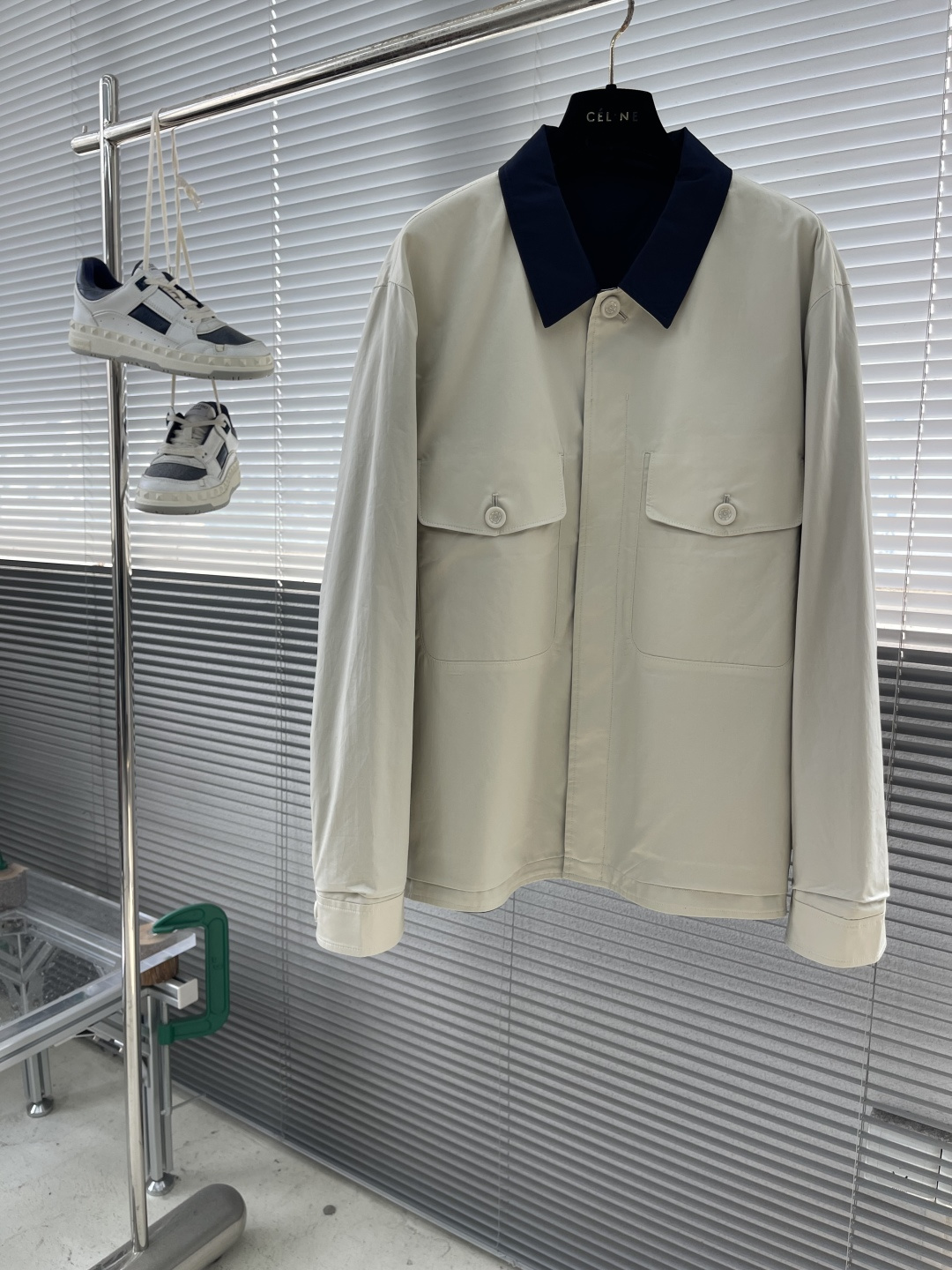 -Dio 2025秋冬新款双面穿着夹克外套选用100%进口西班牙贡缎棉纱线，辅以特殊的水洗刺布工艺，让面