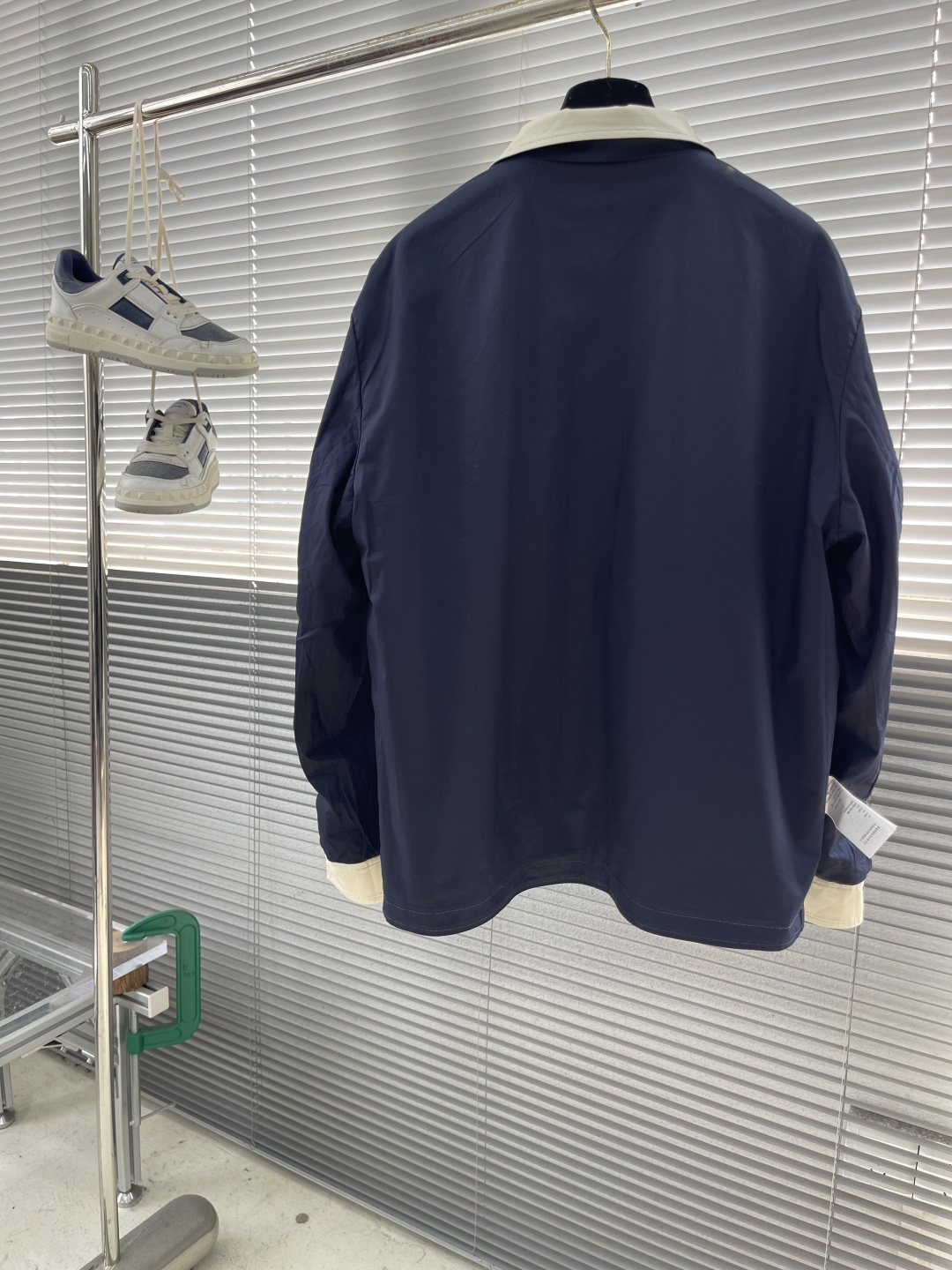 -Dio 2025秋冬新款双面穿着夹克外套选用100%进口西班牙贡缎棉纱线，辅以特殊的水洗刺布工艺，让面