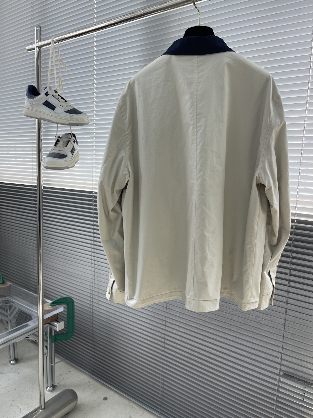 -Dio 2025秋冬新款双面穿着夹克外套选用100%进口西班牙贡缎棉纱线，辅以特殊的水洗刺布工艺，让面