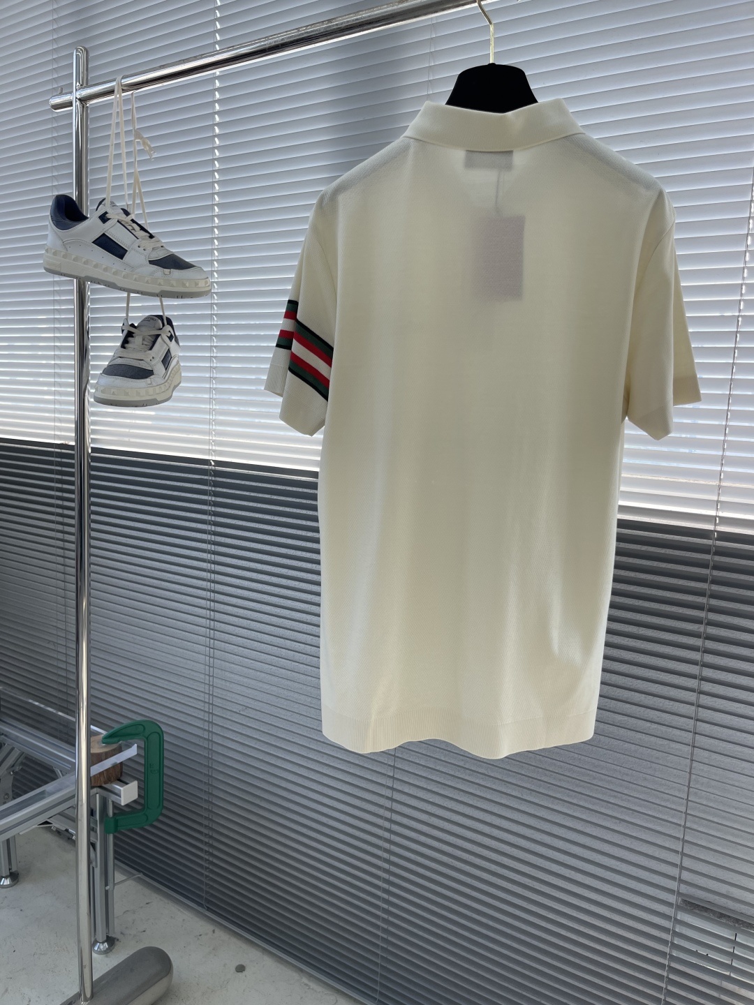-KITON 25SS春夏新款科技纤维混纺针织翻领短Tee,臂袖三色织带嵌花针织短袖Polo衫!贸易公司