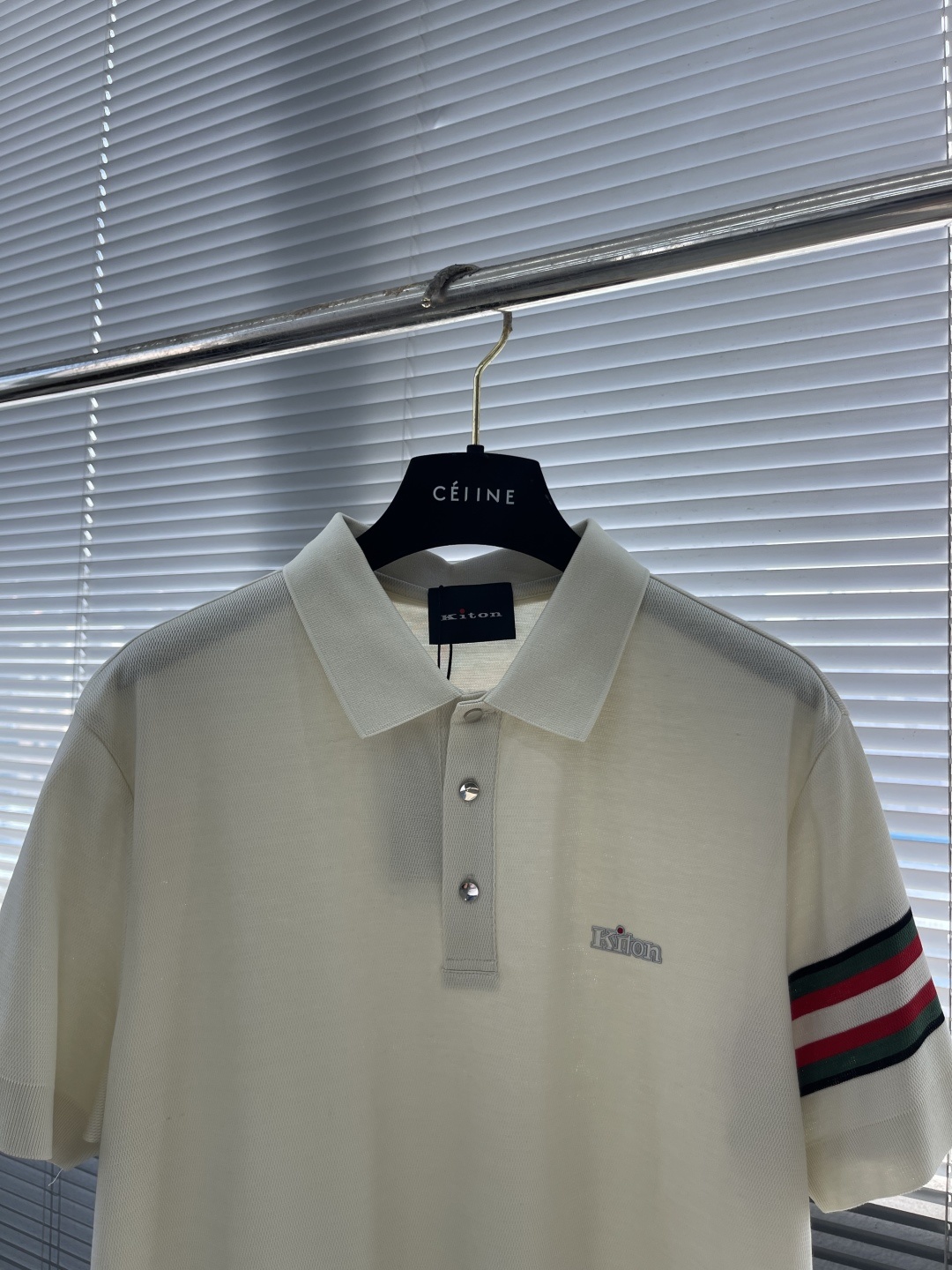 -KITON 25SS春夏新款科技纤维混纺针织翻领短Tee,臂袖三色织带嵌花针织短袖Polo衫!贸易公司